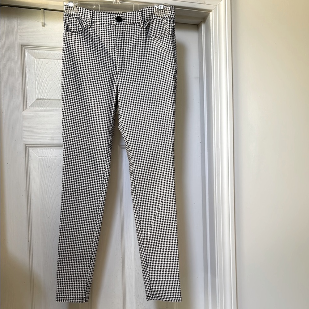 Forever 21, Black and White Houndstooth Pants, Skinny style, Size S